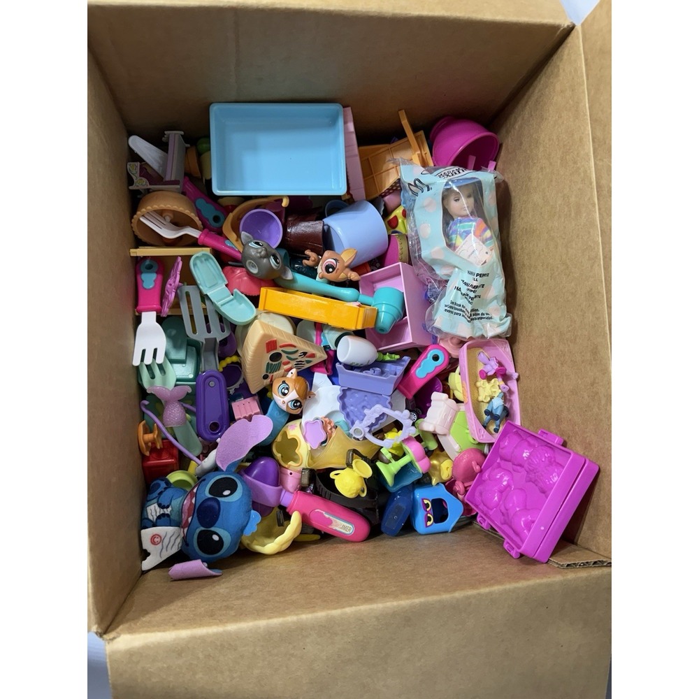Huge Mixed Lot Of Random Girl Figures & Toys - Vary In Shape In Sizes